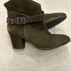 Diba Brown Ankle Boots with Stacked Heel